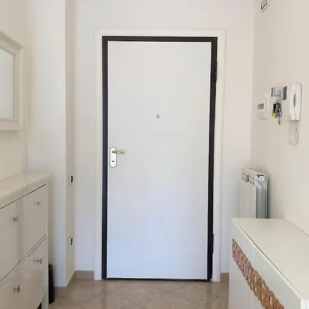 Bilocale Con Terrazzo