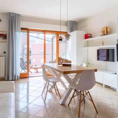 Bilocale Con Terrazzo شقة