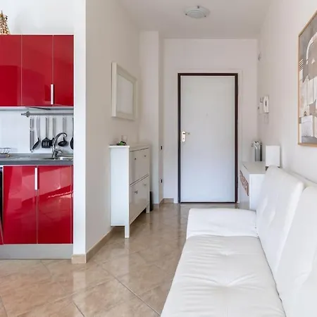 Bilocale Con Terrazzo شقة